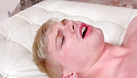 Sexy blonde babe getting wild and finger fuck