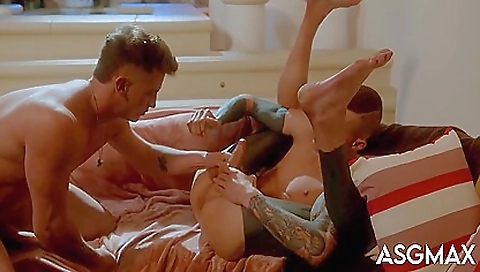 Mature woman fucking a big dick