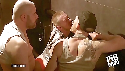 Sexy blonde anal porn with ass-star